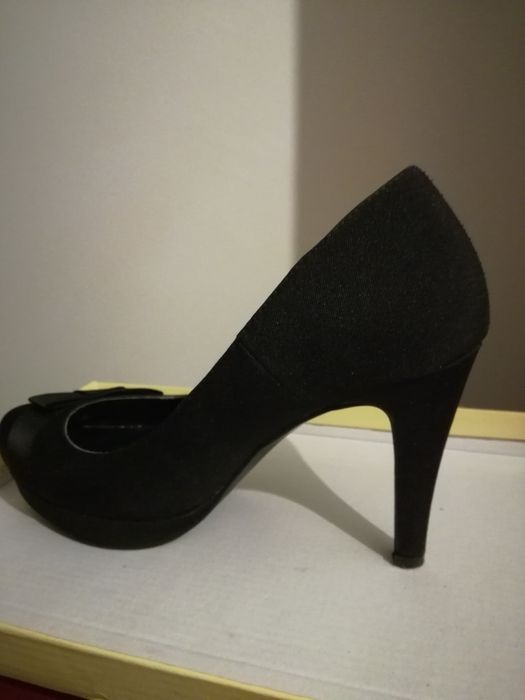 Sapato preto de cerimónia