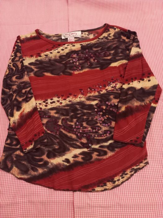 Túnica com lantejoulas e missangas