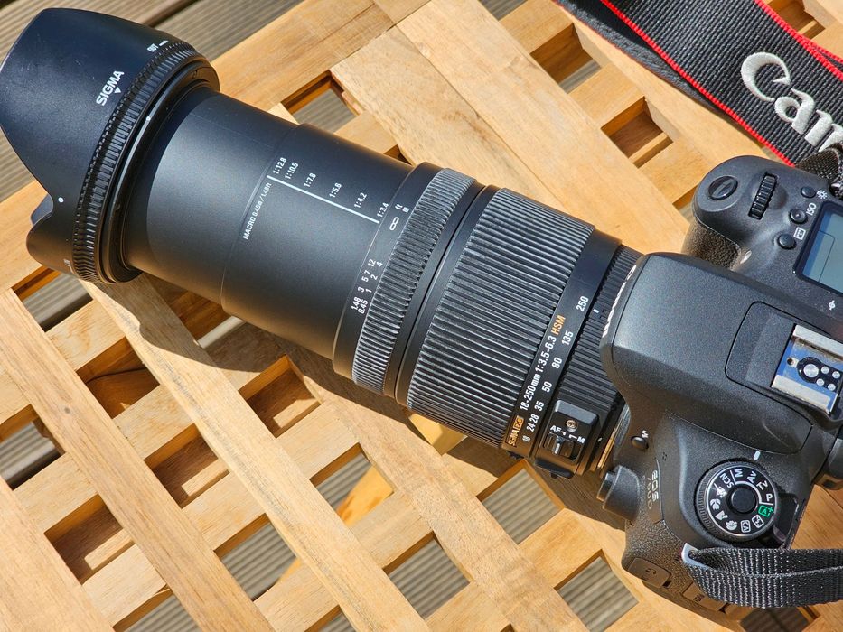 Canon eos 760D  +  sigma 18-250mm f3.5  +  canon 24mm f2.8