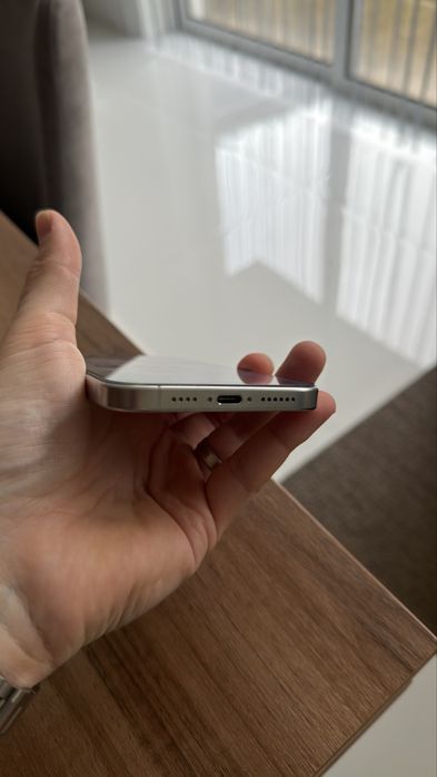 Iphone 16 pro max 256gb titanium branco livre retomas