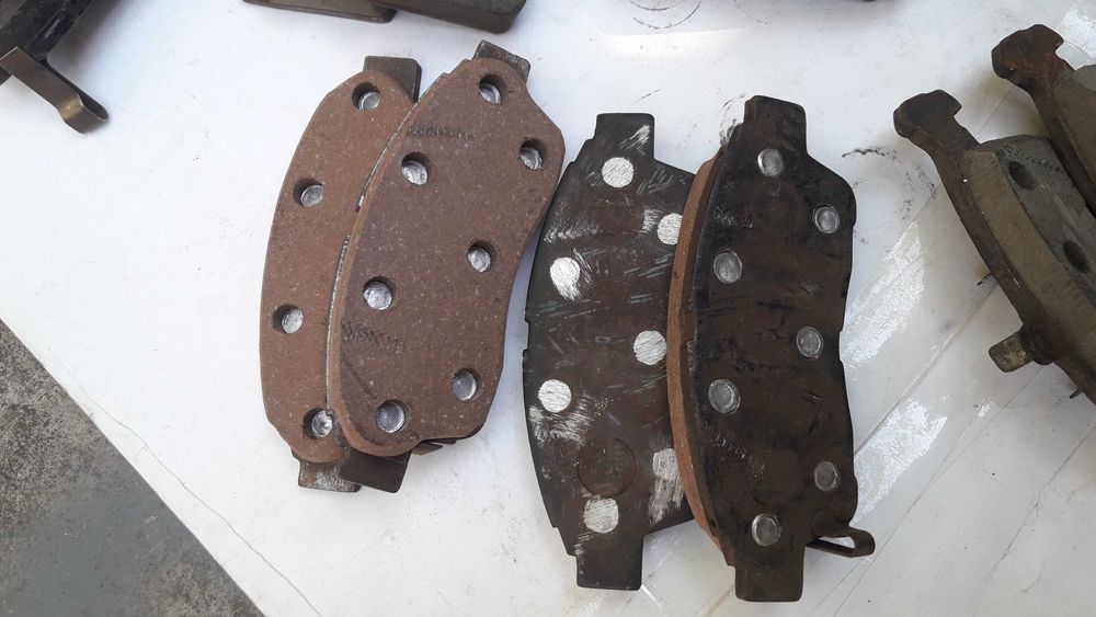 Тормозные колодки передние Opel, Toyota, ВАЗ, Nissan, BMW б/у.