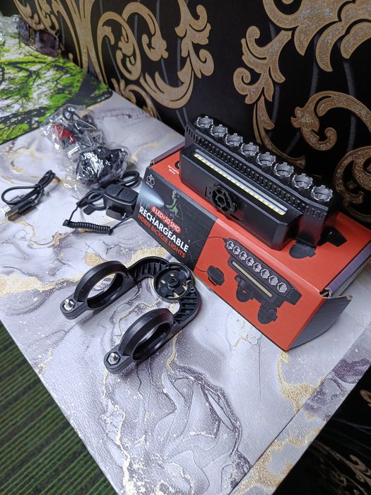 Велофонарь  восемь светодиодов  + фонарь задний , заряжается через  USB
