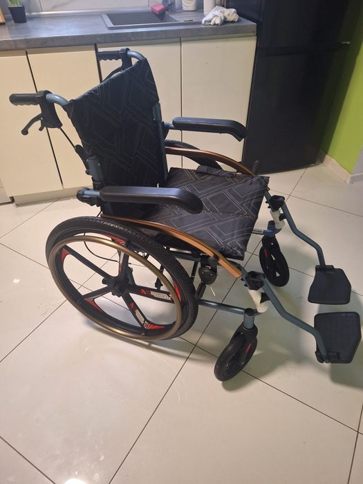 Sprzedam nowy wózek inwalidzki