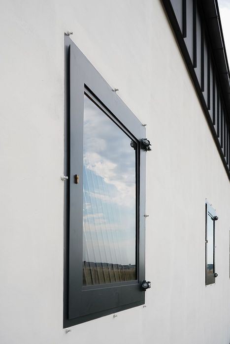 Okno stajenne stalowe do stajni garażu okno stalowe okno gospodarskie