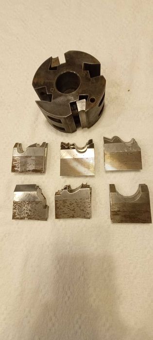 Głowica frezarska do drewna na noże {frezy} ryflowane