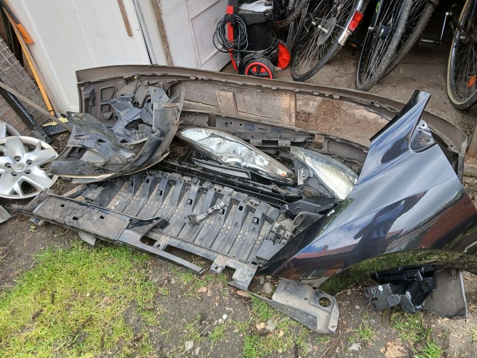 Renault Megane uszkodzony