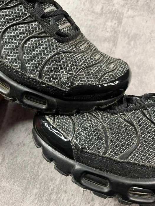 Air Max Plus Black Metallic Silver Size 39EU