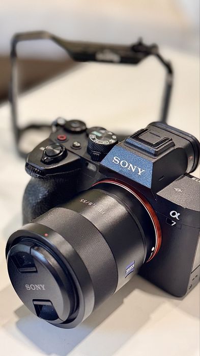 Sony  a7IV so corpo ou com 55mm 1.8 Zeiss