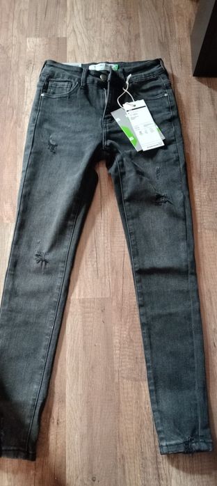 Jeansy czarne z przetarciami