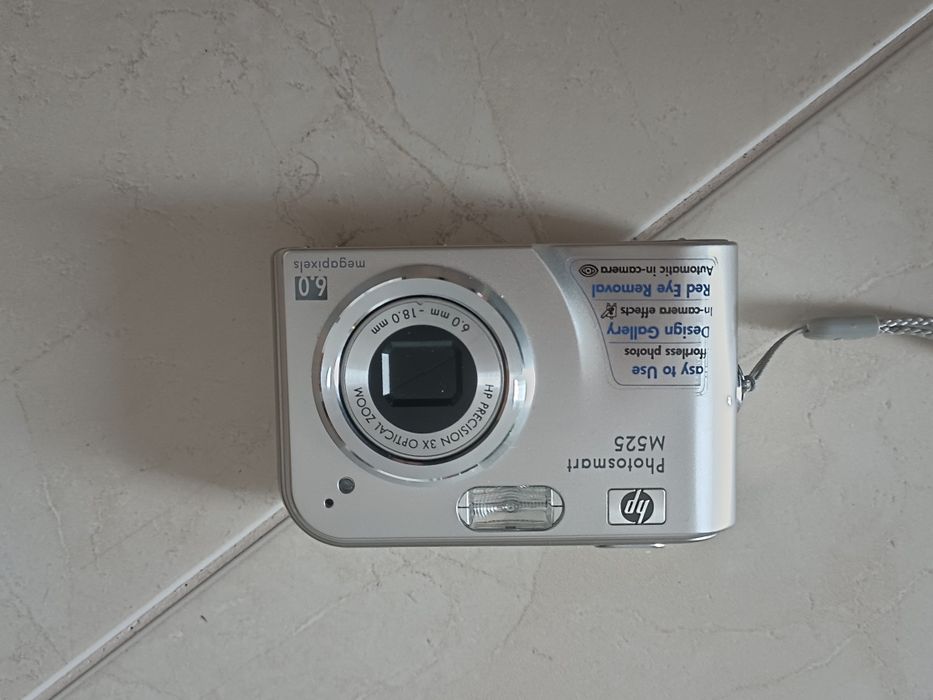 Máquina fotográfica HP M525
