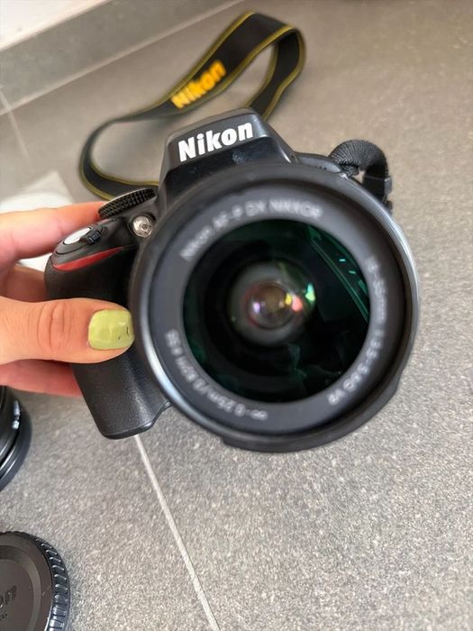Nikon D3300 DSLR com 2 Lentes e Acessórios