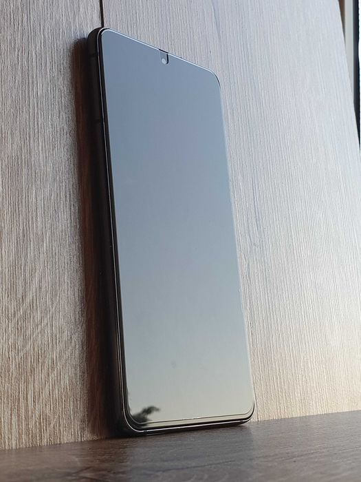 Samsung Galaxy S21 5G 8/128 Gb — це не просто смартфон, а ваш головний квиток у світ