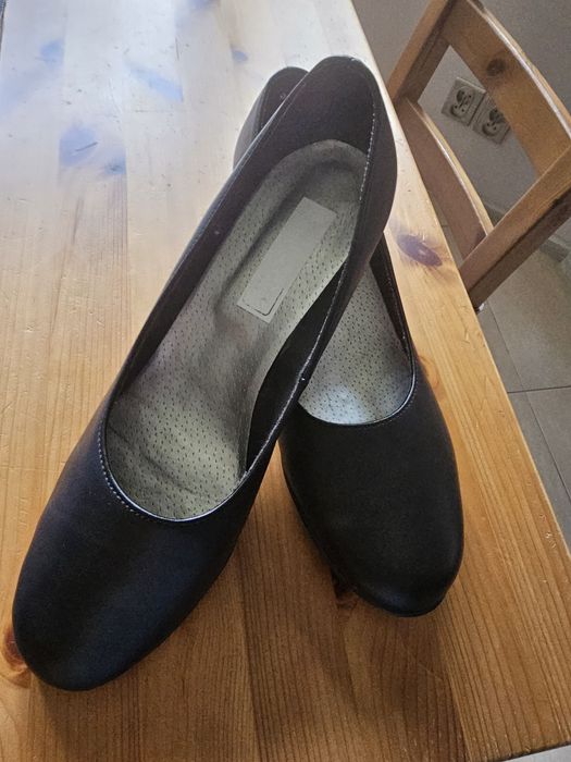 Czółenka czarna na obcasie