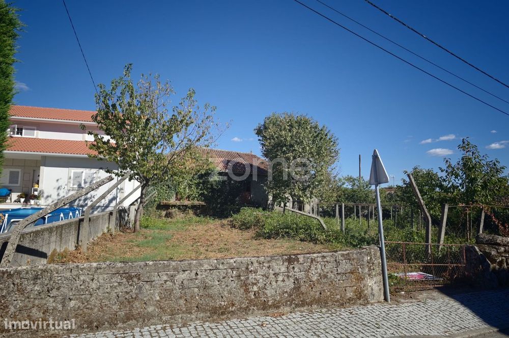 Três Moradias com terreno Pópulo, Alijó