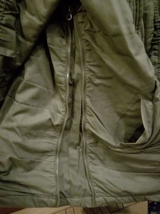 Modna, cieplutka kurtka ciążowa. Dzięki zameczkom na całą ciążę.