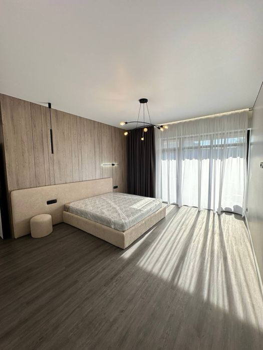 Продаж будинку 165 м2  з ремонтом, 9.5 соток, Стоянка, закрите КМ