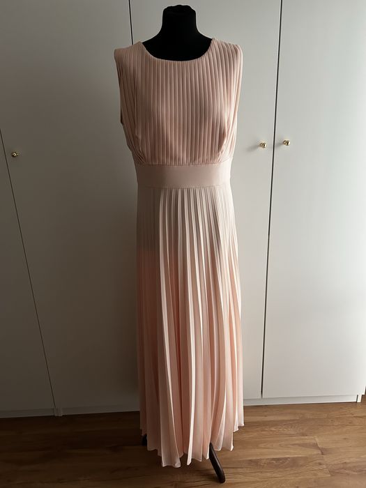 Piękna  okazjonalna sukienka pudrowy róż