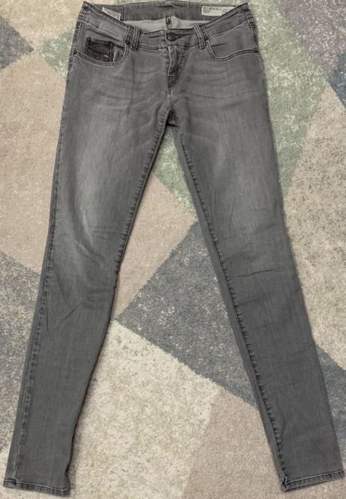 Джинсы женские Diesel, Comma, Levi's