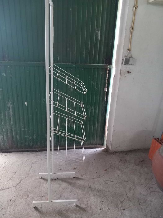 Expositores de postais e revistas