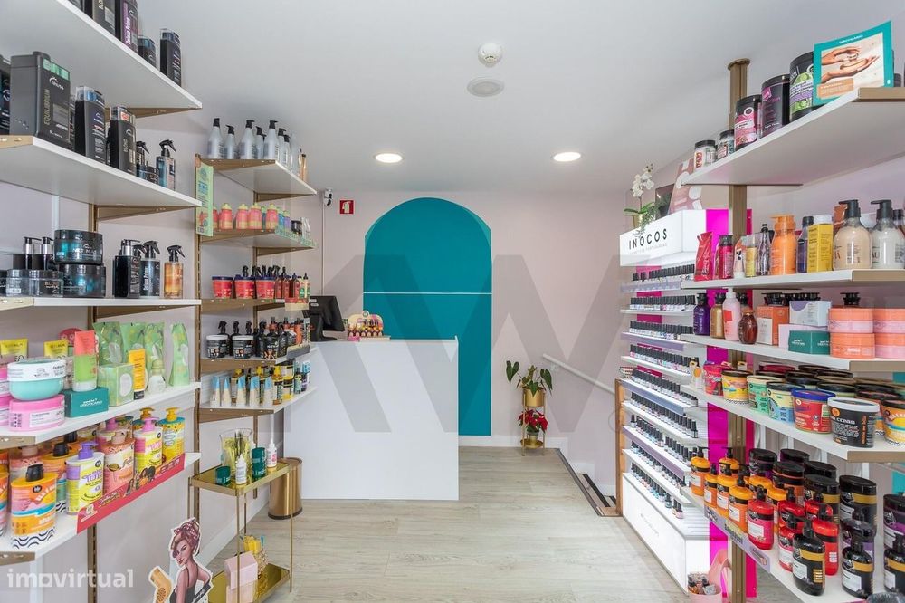 Loja | Arrendada | Rentabilidade garantida | Centro Algés | 2 pisos |