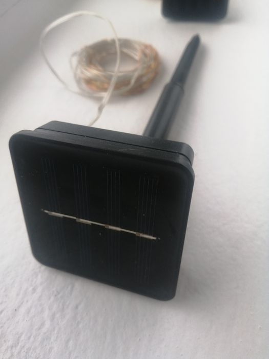 Гирлянда на сонячній панелі.