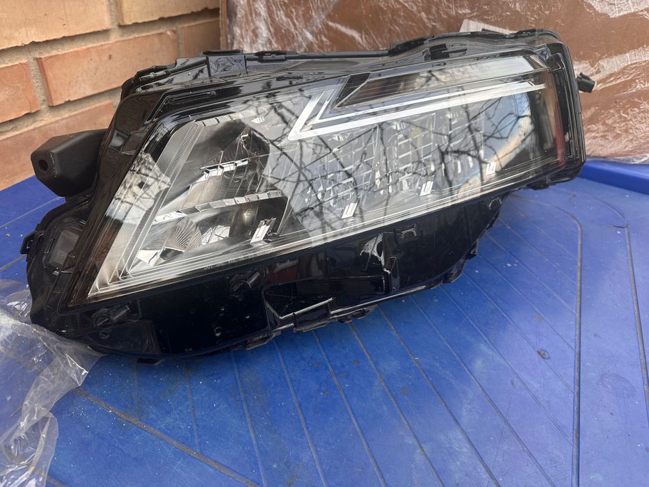Продам нову фару Nissan Rogue