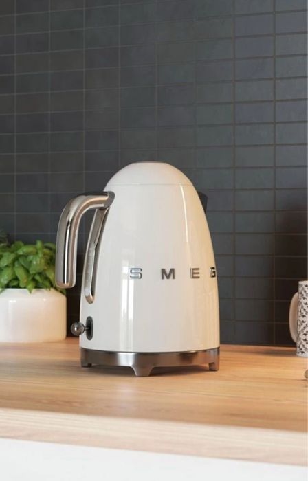 SMEG czajnik biały 1,7 l