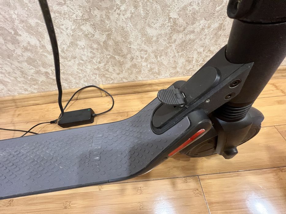 Електросамокат Ninebot