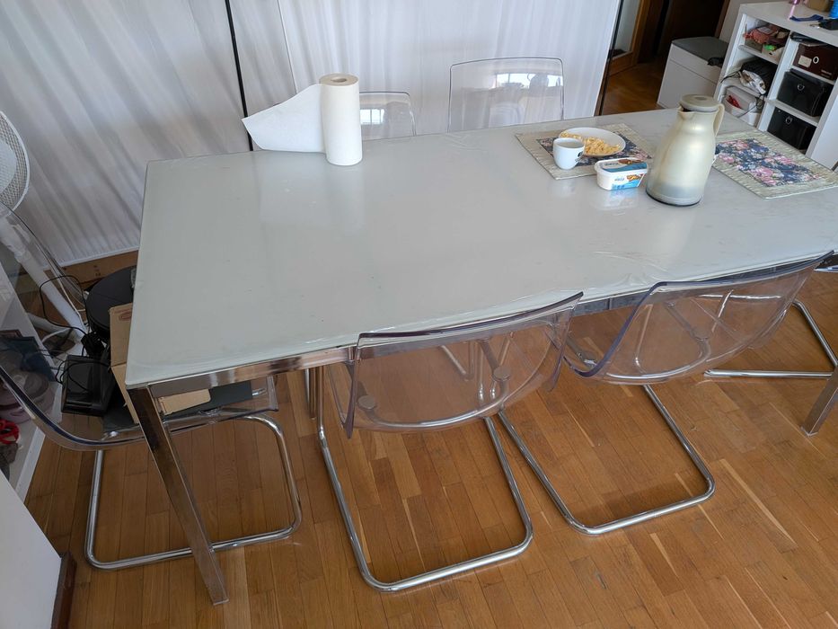 Mesa de jantar com 6 cadeiras