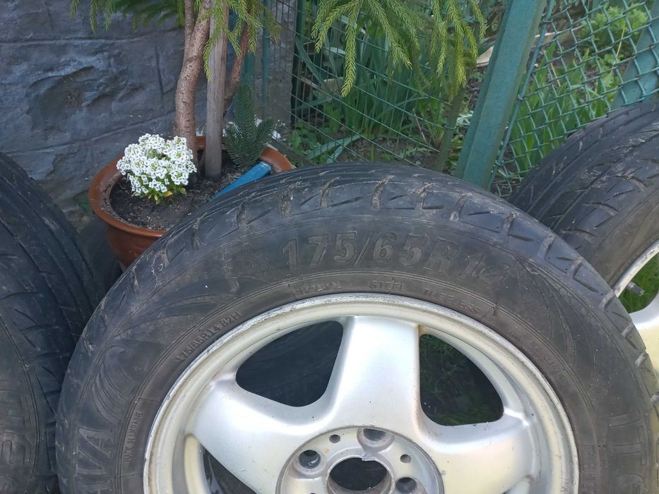 Продаються шини з дисками 175/65R14 ROSAVA