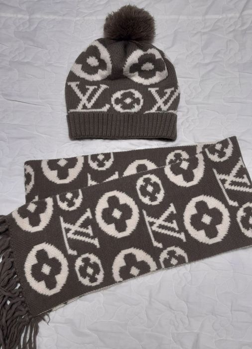 Комплект шапка+шарф LV