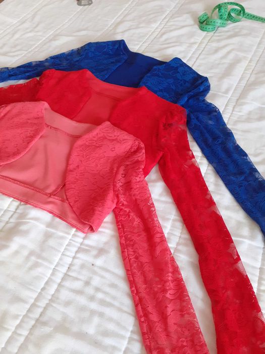 Bolero de renda (azul, vermelho e salmão)