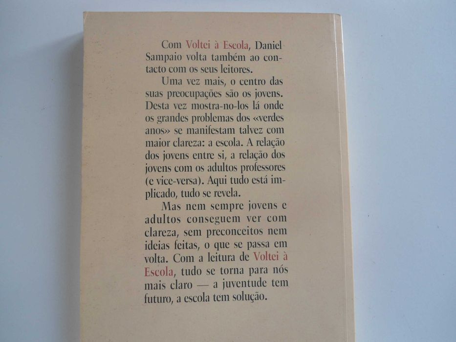 Voltei à escola por Daniel Sampaio