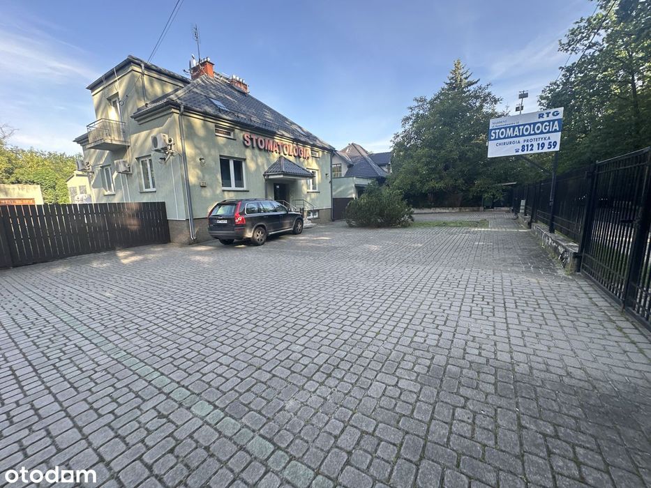 Dom z lokalami usługowymi