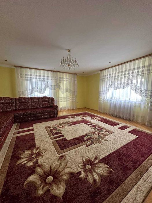 продаж великого будинку Крихівці