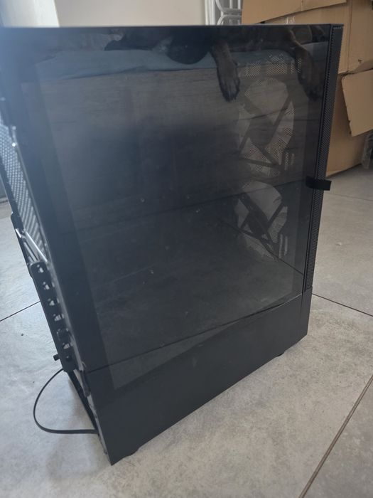 Obudowa z zasilaczem