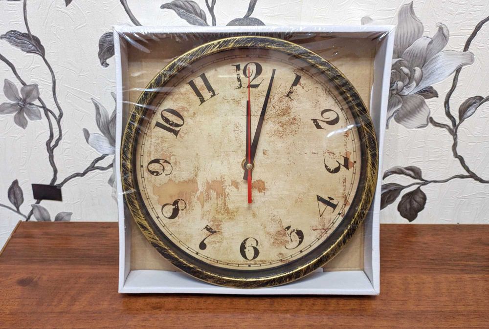 Часы настенные,  24 см.