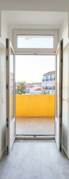 T3 Renovado com Terraço e Vista Cidade - Zona do Castelo (APENAS PARTICULARES)