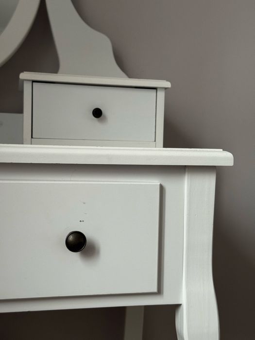 Туалетний столик з табуретом