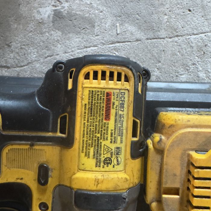 DEWALT  акумуляторний інструмент