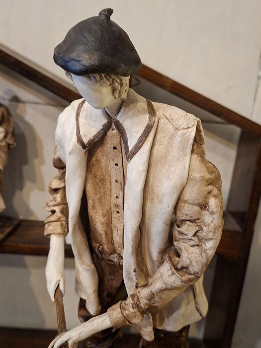 Fantástico madeireiro ou lenhador feito pela artista Ester Andrade