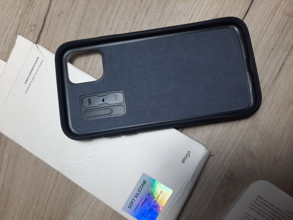 Etui na IPhone 11 z mikrofibrą skóra