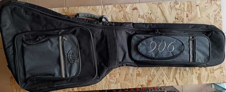906 GBP-EE04 Explorer style gigbag. Excellent.