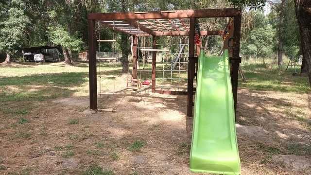 PARQUE INFANTIL, REDE DE CORDAS, PEDRAS DE ESCALADA, ESCADA DE MACACO.