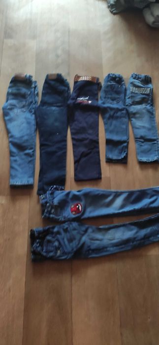 Джинсы на мальчика разных размеров, классические брюки.