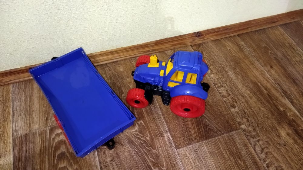 Трактор з прицепом