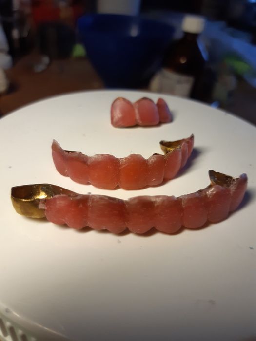 Зубной техник