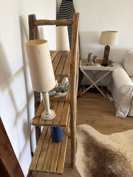 Movel Gato Preto de madeira com estantes
