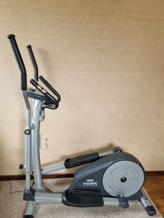Orbitrek model York Fitness X730 z serii Platinum