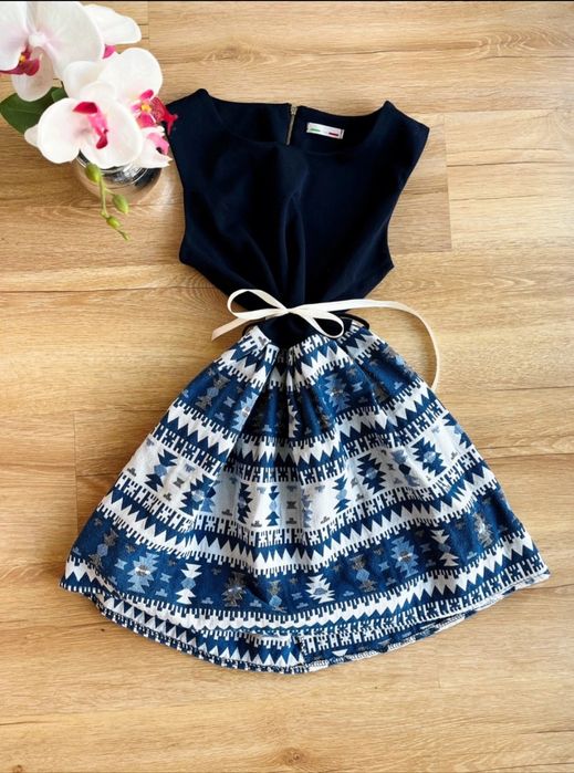 Sukienka krótka koktajlowa we wzory norweskie bawełniana  okazjonalna